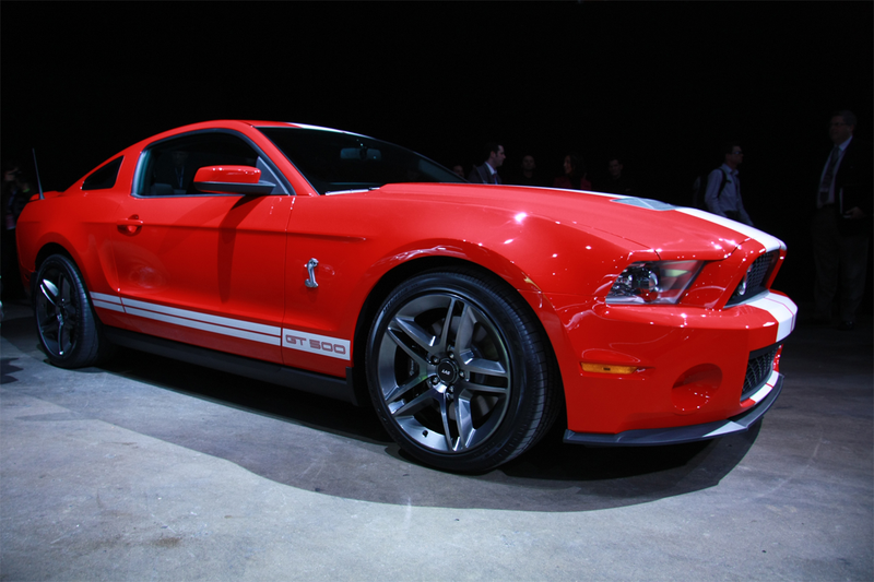 Illustration for article titled Carroll Shelby Introduces 2010 Shelby GT500 Coupe, Convertible At Detroit